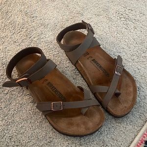 Barely worn Birkenstock’s! Yara style Birkenstock